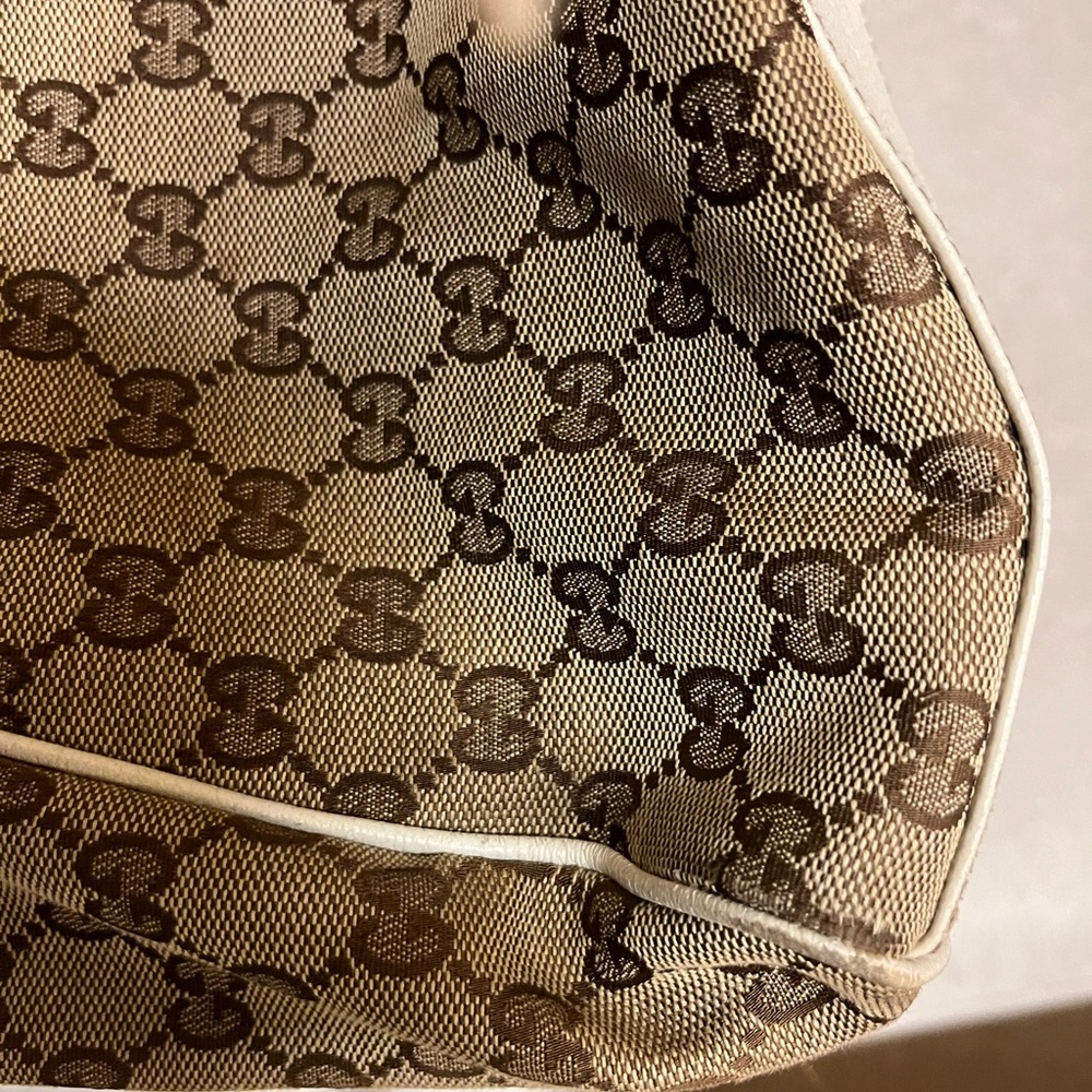 Authentic Gucci Purse - Picture 11 of 11
